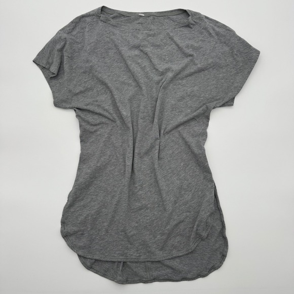 lululemon athletica Tops - Lululemon Heathered‎ Grey Short Sleeve Tunic Side Story Tee Size 6
